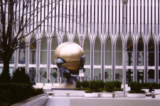 2001 the Sphere beim Spaziergang "ums Hotel"